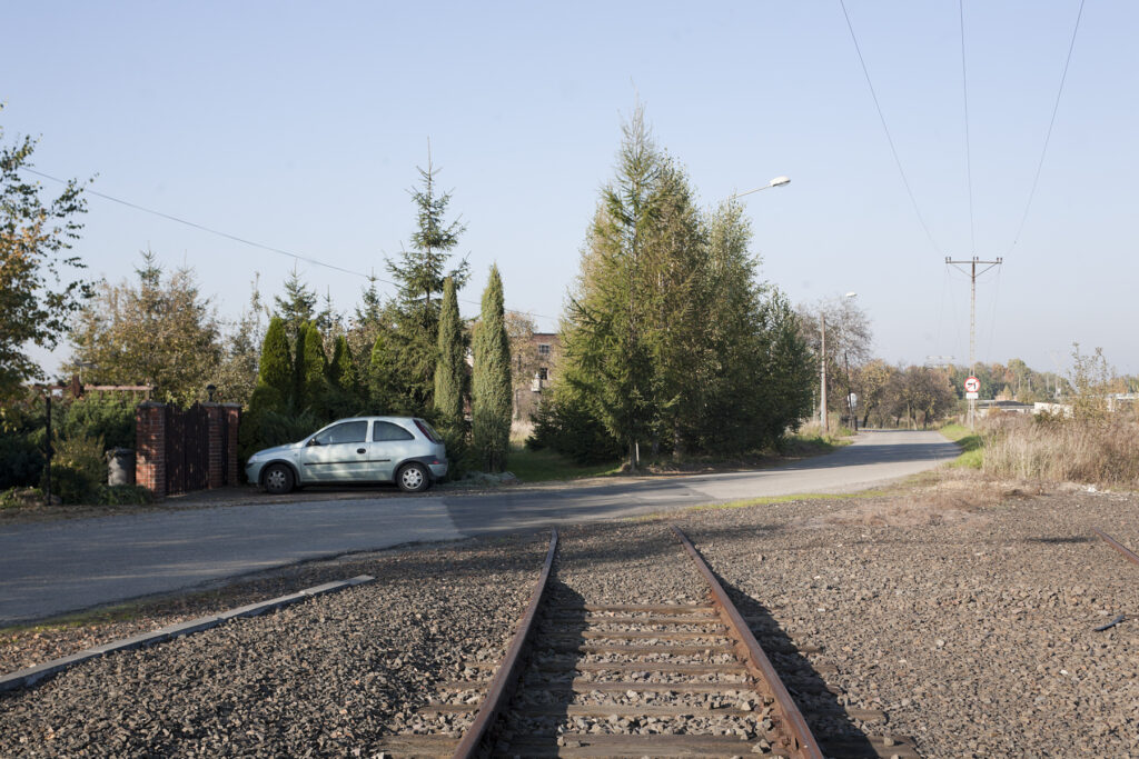 Vestiges de la liaison ferroviaire construite en 1944 entre la Bahnhof West et le camp d’Auschwitz II-Birkenau. 2005–2006. Collection: Hans Citroen
