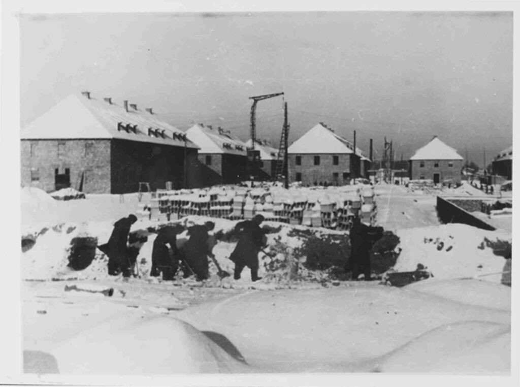 Constructiewerken voor de uitbreiding van het kamp in 1942-1943. Collectie: Archiwum Państwowe w Katowicach Oddział w Oświęcimiu
