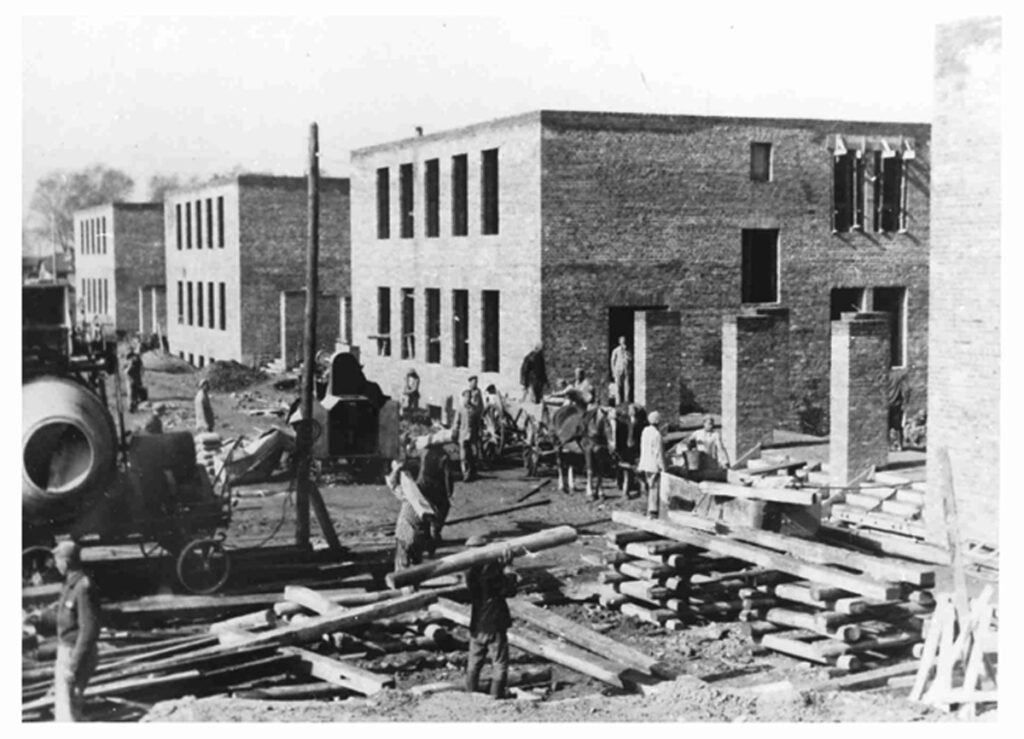 The construction of the camp extension in 1942-1943, Pilecki residential area. Collection: Archiwum Państwowe w Katowicach Oddział w Oświęcimiu