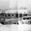 Construction du bâtiment d’accueil des détenus en 1942-1943. Aujourd’hui, le bâtiment est utilisé pour accueillir les visiteurs du musée d’Auschwitz-Birkenau. Collection : Archiwum Państwowe w Katowicach Oddzial w Oświęcimiu