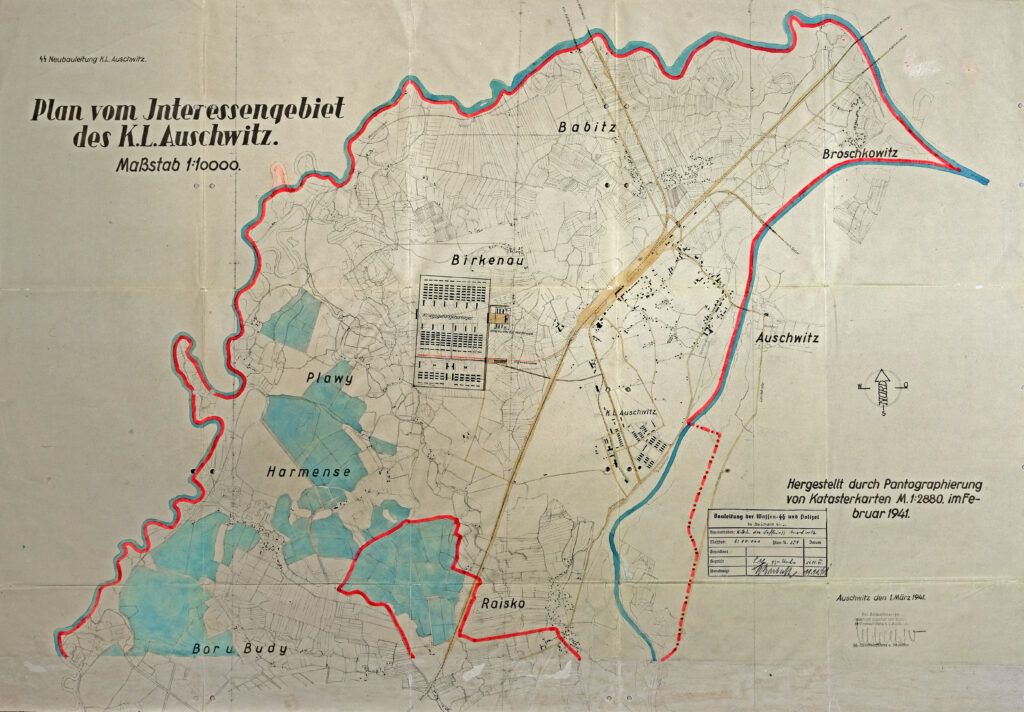 Kaart van het Interessengebiet Auschwitz. Dit waardevolle gebied was ongeveer 40 km2 groot. Het omvatte naast de kampen Auschwitz I en Auschwitz II-Birkenau zowat vijftig nevenkampen.